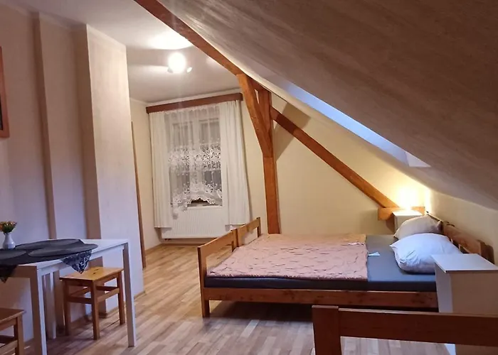 Modrzewie 3* 미에드지레시